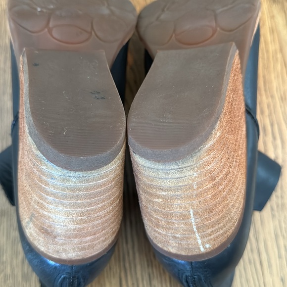 Kork Ease Chandra black leather booties. Heel Height 3 1/2", Shaft Height 3" EUC - Picture 9 of 11